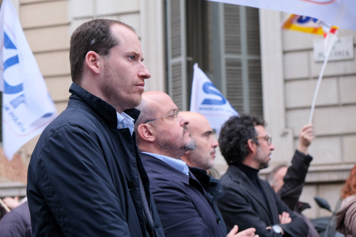 Alejandro Fernández acusa a Pedro Sánchez y Salvador Illa de “complicidad” con el independentismo para expulsar a la Policía Nacional y la Guardia Civil
